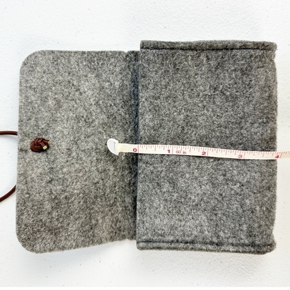 Inateck Gray Felt Electronic Accessory Carry Case - Picture 4 of 6